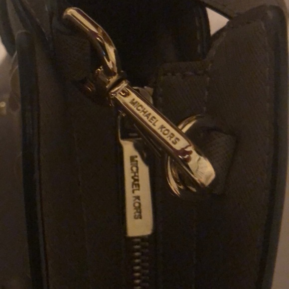 Michael Kors - Large Selma Satchel - Picture 4 of 5